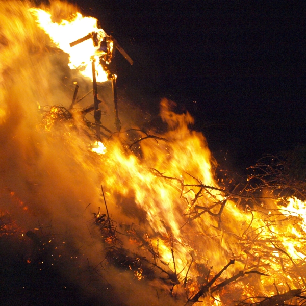 Biikebrennen - darum sollstest Du die friesische Tradition erleben Küstenglück Feuer1